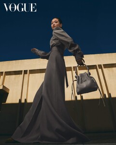 VOGUE-KOREA-2023-September-Newton-Women-by-Heejune-Kim-3-scaled.thumb.jpg.436a286a44e06b5d86a8c7790f5080c7.jpg