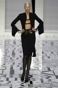 Valentino2004WomenFW33.thumb.jpg.8cf7ba7c06042fb69df74b60dda6c0cd.jpg