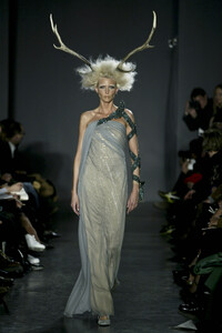 ViktorandRolf2004WomenRTW77.thumb.jpg.34c1db08a599ec1f71a3a68703a4b0bc.jpg