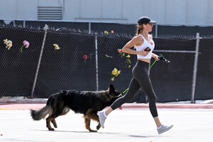 gisele in surfside miami march 3 2024 37.jpeg