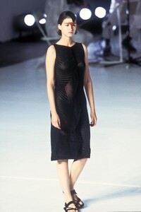 jelenais98chalayan-87.thumb.jpg.47d82c212c330ef399cd0ed6436e19d1.jpg