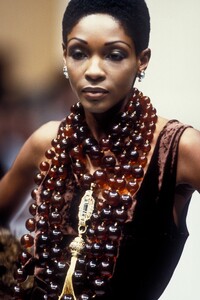 roshumba f92gFerre-2d.jpg