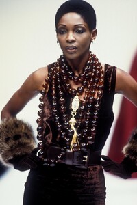 roshumba f92gFerre-2e.jpg