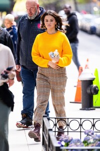 selena-gomez-filming-only-murders-in-the-building-in-new-york-04-24-2024-0.jpg