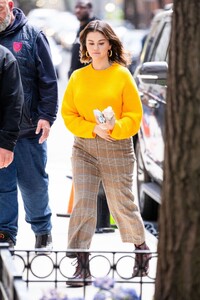 selena-gomez-filming-only-murders-in-the-building-in-new-york-04-24-2024-6.jpg