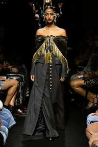 00003-jean-paul-gaultier-fall-2023-couture-credit-gorunway(1).thumb.jpg.b41642eb811c7ded94df3ba14b40ee92.jpg