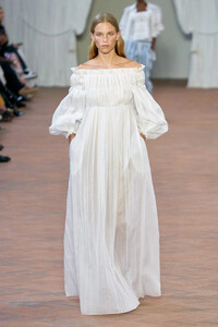 00005-alberta-ferretti-spring-2024-ready-to-wear-credit-gorunway.thumb.jpg.25a139a19be5c5e1a975bdd7390d6c87.jpg