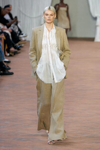 00020-alberta-ferretti-spring-2024-ready-to-wear-credit-gorunway.thumb.jpg.d416d332be810bee4d71c01ec73ae359.jpg