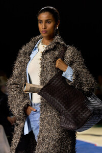 00057-bottega-veneta-spring-2024-ready-to-wear-details-credit-gorunway.thumb.jpg.c6eeb55f70e185c56d36448711cce18d.jpg
