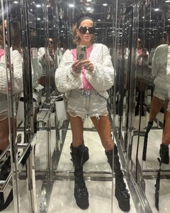 [2024.05.12] katebeckinsale_436232573_1193044095051859_2659288729856400642_n.jpg