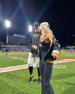 [2024.05.12] livvydunne_442561955_961841488811253_3446602335368122595_n.jpg