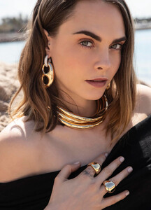 473399355_cara-delevingne-apm-monaco-03.jpg