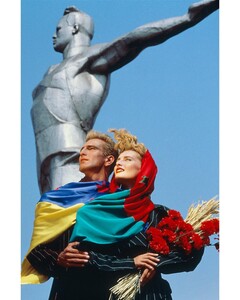 Angela_Wilde_and_Stepanek_by_Thierry_Mugler_USSR1986_02.jpg