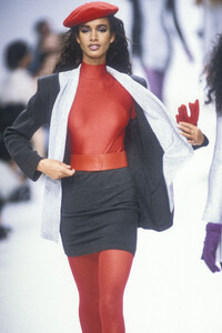 AngeloTarlazzi1991WomenRTW10.thumb.jpg.123b5e9f98f847dc57e4c715c3e7153d.jpg