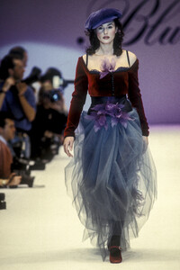 Blumarine1993WomenRTW69.thumb.jpg.cff2616c44b86f93658dc1191055dd2a.jpg