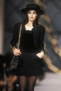 Deborah_Klein_Chanel_FW1990_01.jpg