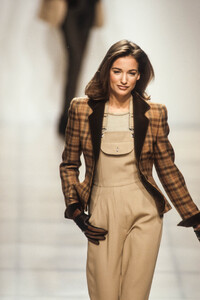 EmporioArmani1992WomenRTW91.thumb.jpg.7dce9143ca6dc7450aaa4c1c8c256583.jpg