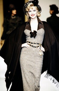 Eva_Herzigova_Chanel_FW1992_03.jpg