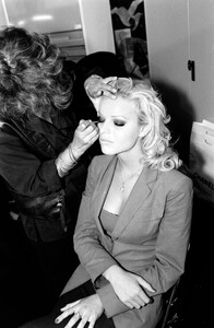 Eva_Herzigova_Chanel_FW1992_Couture_Backstage_083.jpg