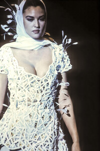 GuyLaroche1993HauteCouture127.thumb.jpg.db894c4f562754c663e479fa8c1953f9.jpg