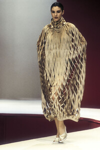 GuyLaroche1993HauteCouture22.thumb.jpg.3872c435a04913279a67055ad33d4ac2.jpg