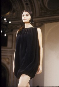 Helena_Christensen_Oscar_de_la_Renta_SS1991_06.jpg