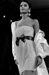 Helena_Christensen_Oscar_de_la_Renta_SS1991_14.jpg