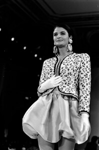 Helena_Christensen_Oscar_de_la_Renta_SS1991_20.jpg