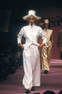 JeanPaulGaultier1984WomenRTW7.thumb.jpg.9e2c44eee6276d591ca9a8975523336d.jpg