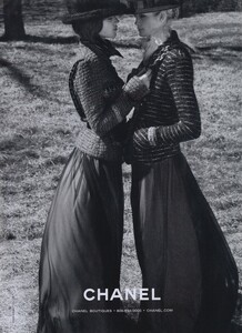 Lagerfeld_Chanel_Fall_Winter_2009_10_01.thumb.jpg.2a40c4dd11bb6c0d44f15d3aaa9d981d.jpg