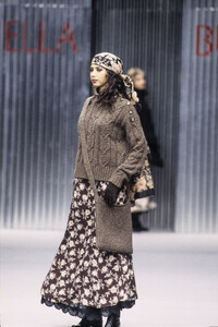 MariellaBurani1994WomenFW28.thumb.jpg.efe15f63a4f0b63d0cf9a278d711ec7b.jpg