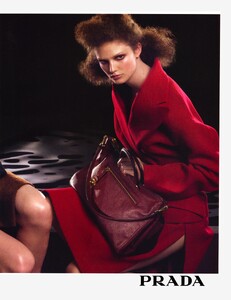 Meisel_Prada_Fall_Winter_2009_10_11.thumb.jpg.7eca666726598868a245c270f09861e7.jpg