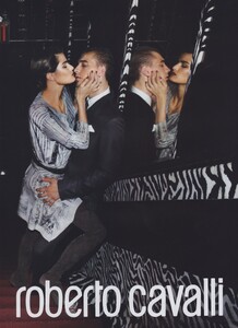 Meisel_Roberto_Cavalli_Fall_Winter_2009_10_03.thumb.jpg.8fa64c1106c746d22f11253a6f084989.jpg
