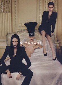 Mert__Marcus_Givenchy_Fall_Winter_2009_10_01.thumb.jpg.96f7f0a4d8dd5cfbfd7b3f9e9703ce86.jpg