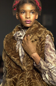 Oumi f02ronit-4d.jpg