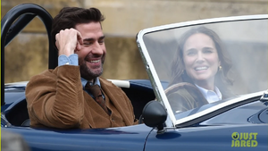 Screenshot 2024-05-20 at 01-11-50 Photo natalie portman john krasinski film the fountain of youth in liverpool 04 Photo 5041618 Just Jared Entertainment News.png