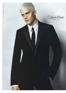Sims_Calvin_Klein_Menswear_Spring_Summer_2009_02.thumb.jpg.d5d8377b58233b556b38cd698cfa1879.jpg