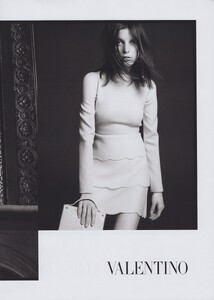 Sims_Valentino_Fall_Winter_2010_11_03.thumb.jpg.cf1c0d7f989e2ea6ca5c43b47b5e96df.jpg