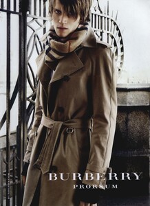 Testino_Burberry_Fall_Winter_2009_10_01.thumb.jpg.c574a3ed1882d2f13d21afe2f5a9644f.jpg