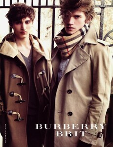 Testino_Burberry_Fall_Winter_2009_10_05.thumb.jpg.3edd1b183611975377f87b5042c7b386.jpg