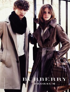 Testino_Burberry_Fall_Winter_2009_10_06.thumb.jpg.48b0cc1af265b8f5b5ca1d74b122e972.jpg