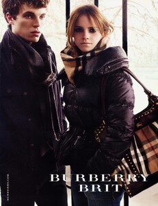 Testino_Burberry_Fall_Winter_2009_10_08.thumb.jpg.14f8a50a473a5c6819c258ad66a1e174.jpg