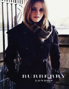 Testino_Burberry_Fall_Winter_2009_10_10.thumb.jpg.6770c24e1dbf9a8771ccafd004187016.jpg