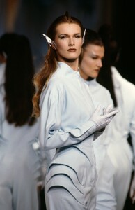 Thierry_Mugler_SS1989_Angela_Wilde_05.jpg