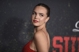 bailee-madison-pretty-little-liars-summer-school-premiere-in-los-angeles-05-07-2024-4.jpg