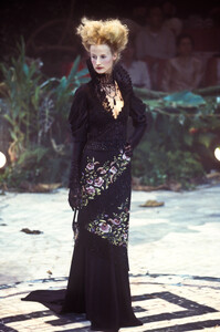 estherDJ f98givenchy-HC-49.jpg