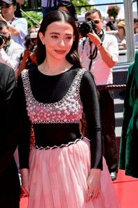mikey-madison-at-anora-premiere-at-77th-cannes-film-festival-05-21-2024-5.jpg