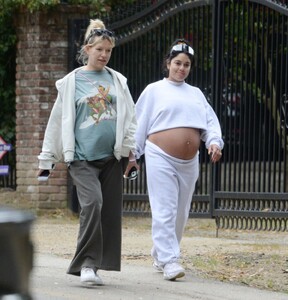 pregnant-vanessa-hudgens-out-hiking-with-a-friend-in-los-angeles-05-04-2024-3.jpg