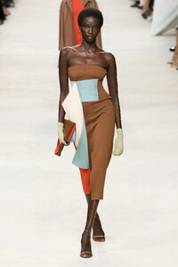 00001-fendi-spring-2024-ready-to-wear-credit-gorunway.thumb.jpg.e14f92f82beeb33801336e4927facfee.jpg
