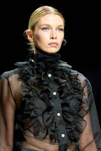 00033-dolce-and-gabbana-spring-2024-ready-to-wear-credit-gorunway.thumb.jpg.fa2f1453b3f7f38e82d6bc79150bd342.jpg